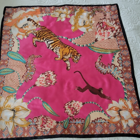 Vince Comuto Vintage Vibrant Pink Scarf with Tiger and Floral Design - Picture 2 of 10